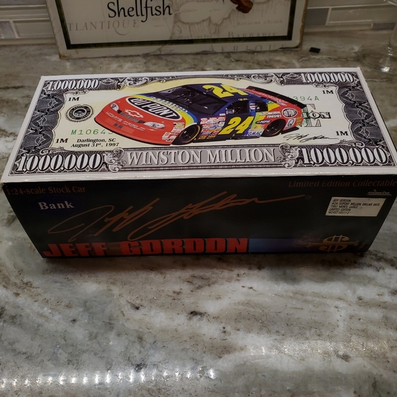 Awesome Jeff Gordon 1997 Monte Carlo DuPont Million Dollar Date Bank 1:24 Stock - Picture 1 of 11